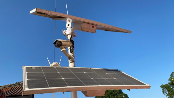 Heavy-duty mobile solar trailer unit equipped with surveillance camera mast